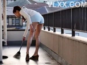 Quan hệ tình dục với chị gái tôi, chồng tôi phát hiện và không thể không tham gia