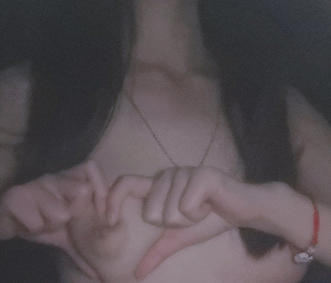 Tắm lãng mạn kết thúc bằng cảnh quan hệ và xuất tinh vào mông của Ines tham lam