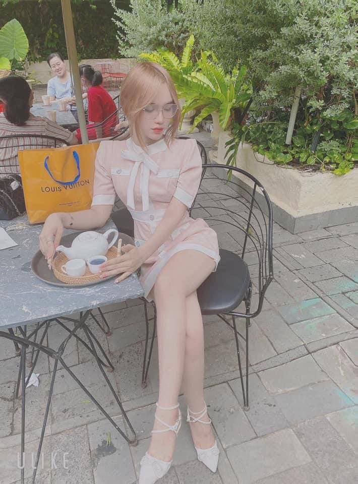 Địt lỗ đít em gái người mỹ có cặp mông căng tròn